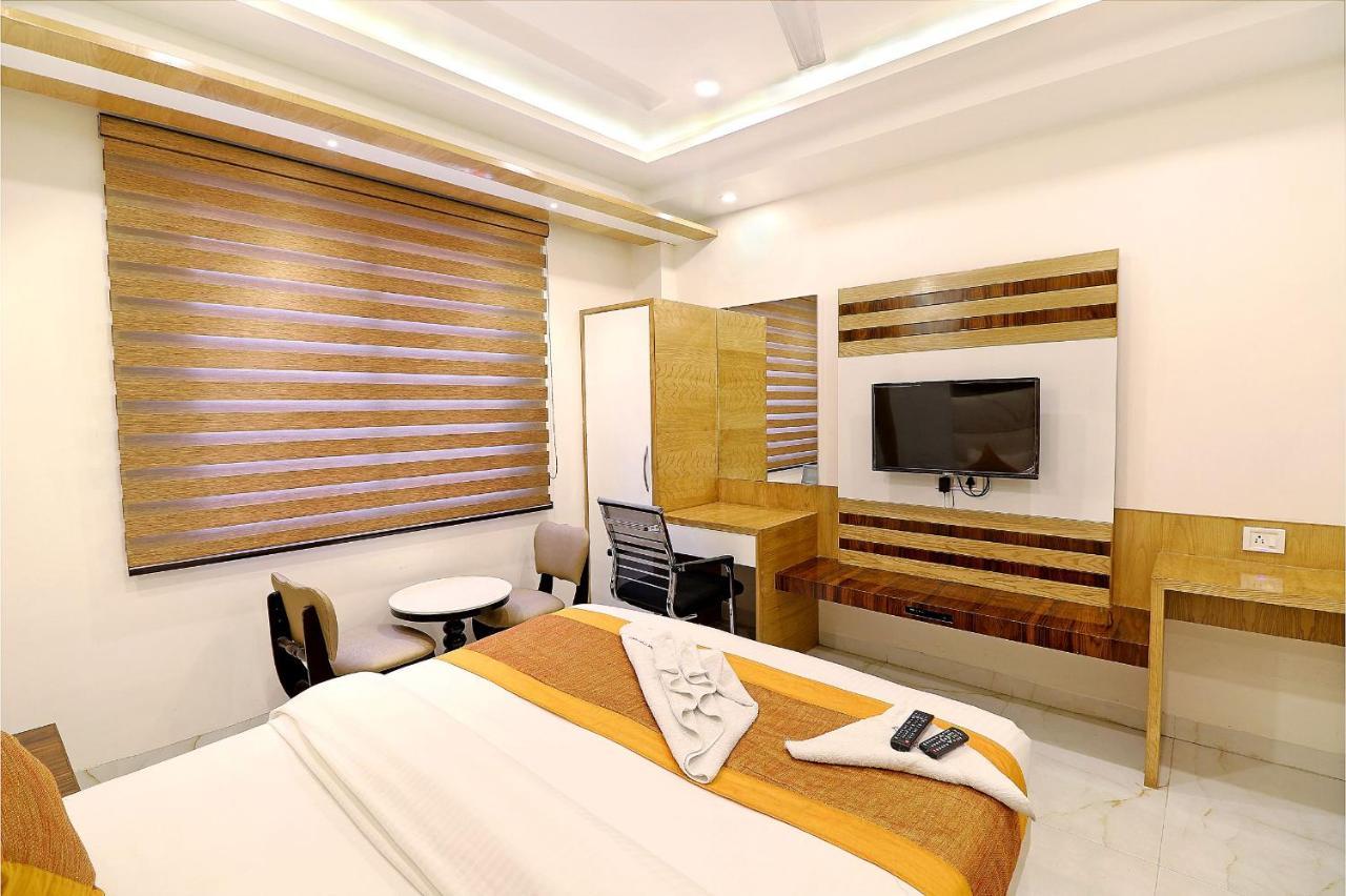 Hotel York Legacy -3 Minutes Walk From New Delhi Railway Station 'The 5 Star Ambience' Newly Built ภายนอก รูปภาพ